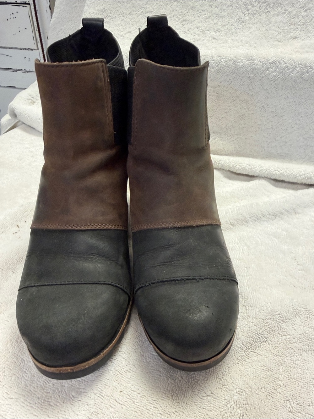 SOREL Addington Chelsea Boots Two Tone Black Brown Leather Size 9.5 Great Condit